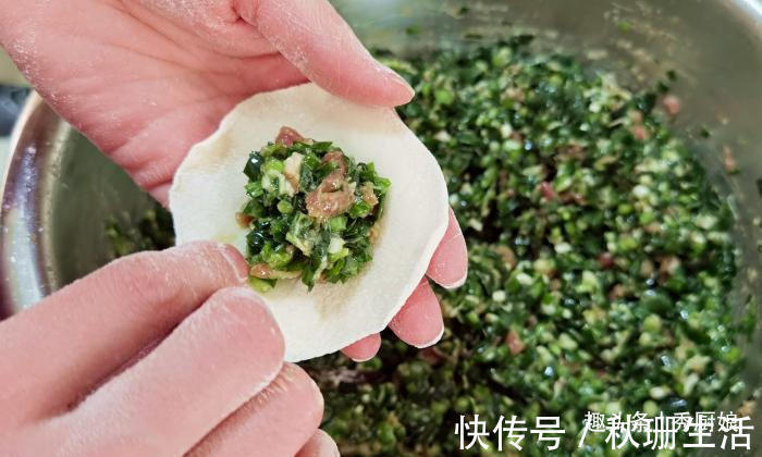 韭菜饺子馅|调韭菜饺子馅，牢记“2个要点3不放”，韭菜鲜嫩不出水，越吃越香