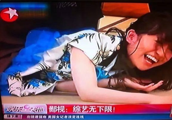 上日本综艺的女嘉宾:被踹头、拎着双腿扔出去,还要说谢谢?