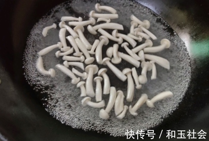 营养|酸甜开胃的番茄西葫芦蛋花汤，营养好喝，10分钟就能搞定