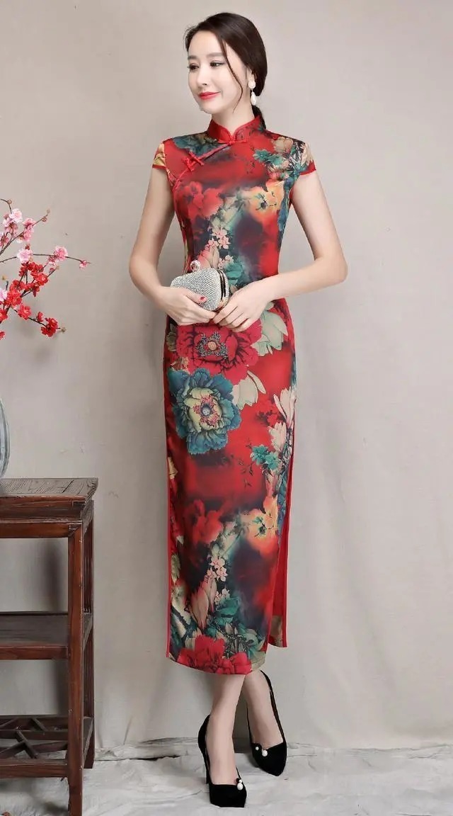 裙衩 这么饱满的身材穿长款旗袍裙还能显得低调吗?