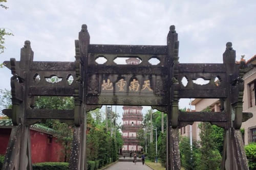 雷州“明珠”公园爆火，形似一座古城，被称雷州古建筑“博物馆”