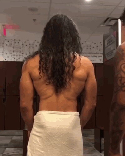 杠铃片|50岁大叔练习1万次引体向上后，背部成了这样