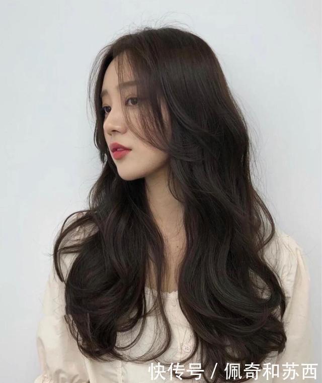 30岁女人过年前“高频”的发型选择,日常好打理还时髦,很显年轻