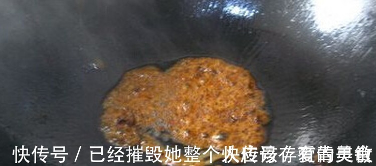 糖色|炒糖色时，到底放油还是放水十人有9人做错，肉质腥柴还发苦