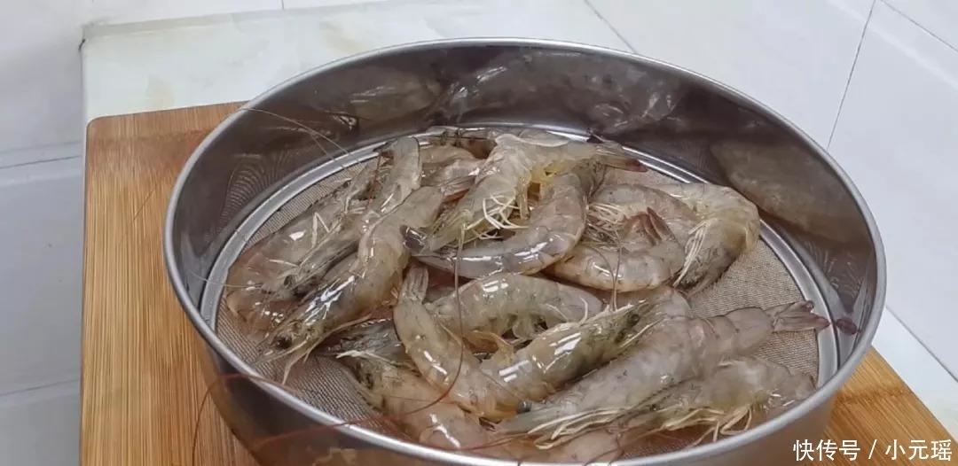 大虾新吃法, 比清蒸油焖好吃十倍, 30岁的我头一次吃, 越嚼越想吃