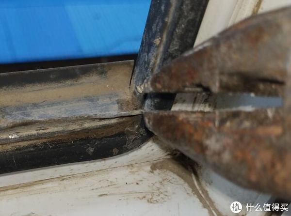 里拉|小问题自己修 篇二十七：纱窗维修经验，用宽胶带自制简易把手，毛边错位及卡槽变形矫正