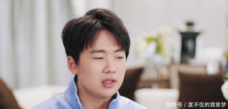 屏幕 《桃花坞》现场,,宋丹丹像催婚长辈一样,隔着屏幕为郭麒麟为难