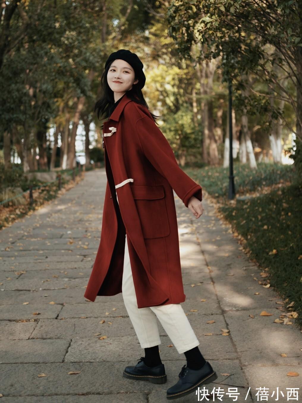 减龄感 冬季还是多穿“牛角扣大衣”吧,保暖又洋气,搭配技巧都总结好了