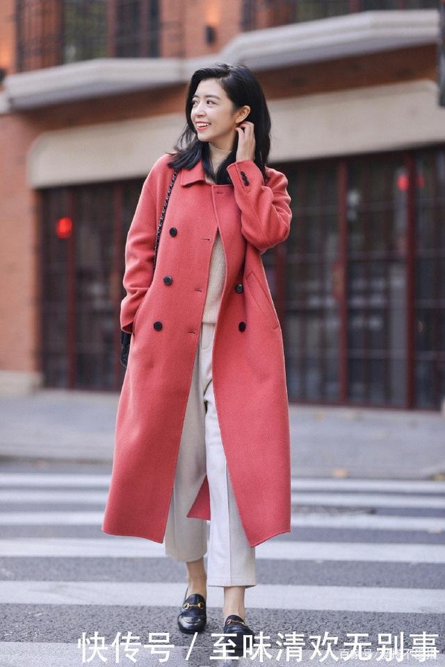 大衣才是初冬“扛把子”，今年这样穿，保暖显气质，三木都爱了