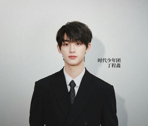 小何|肖战空降《演员请就位》总决赛，倾情演唱《用尽我的一切奔向你》