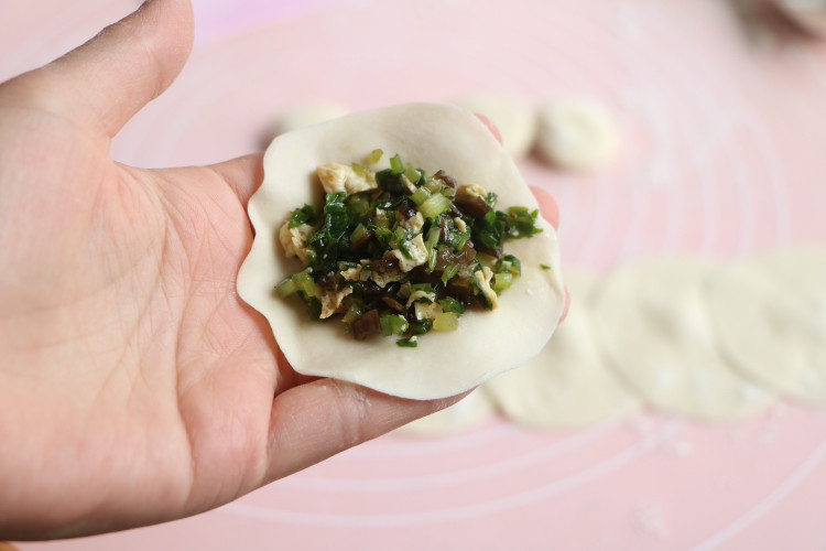 我家最爱的素馅饺子，每次都要吃撑，比肉馅好吃，要多吃