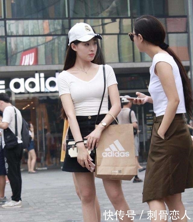 街拍 这种气质的美女, 看一眼就会想保护她