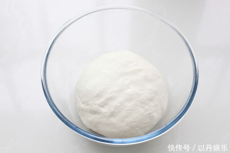 用东北特色菜蒸包子，味道倍儿鲜美，老公自己就能吃一屉，真服了