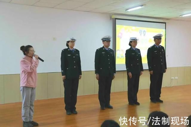 内蒙古交警进校园带着萌娃学安全|致敬·警察节| 交警