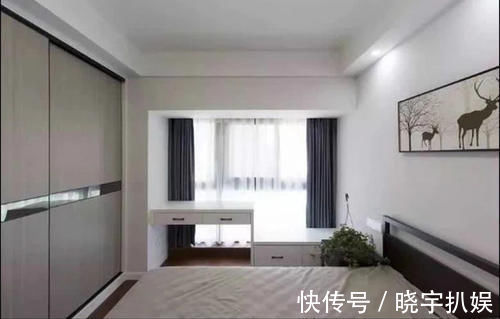 床头|卧室别再靠床头装书桌了，换个位置省空间又美观，早知我也这么装