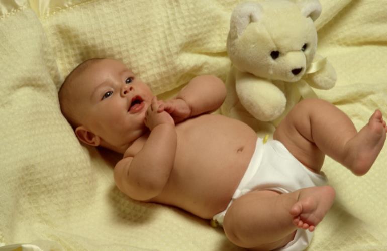 倍儿棒|为啥吃母乳的宝宝体格“倍儿棒”?母乳具备的优点,奶粉难模仿