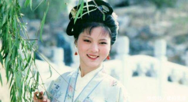 贾环!黛玉临终前的话,指出贾政给宝玉相中的,既非袭人,也非晴雯