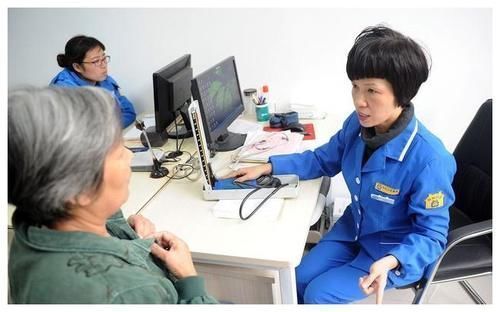 喝水|上厕所很困难的人,牢记“3法,2改”,或能帮你“赶走”便秘