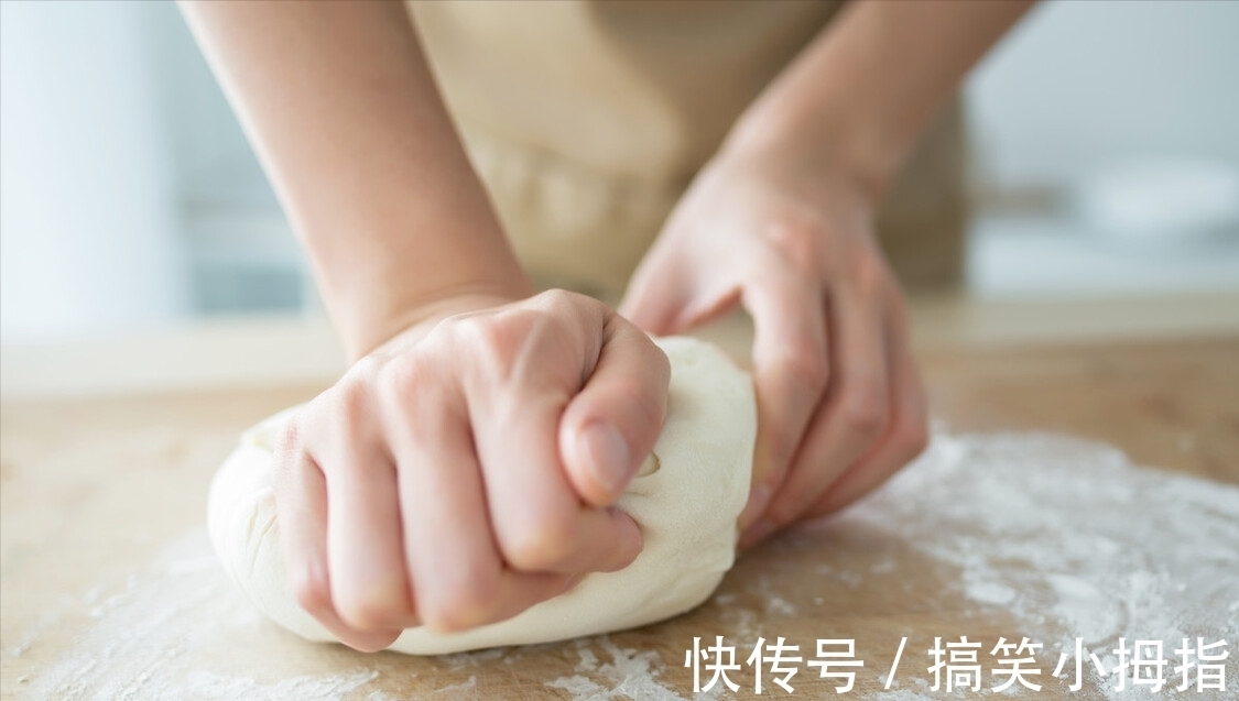 白糖|发面不要只加酵母和白糖，多放1味料，10分钟发满盆，省时省力