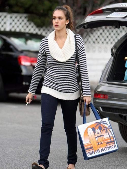 ?条纹怎么穿才不单调？跟着时尚博主这样穿，时髦又显气质！