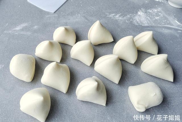 教你做|早餐还在买教你做萝卜素馅包子,面皮白胖软乎,馅料鲜美不出汤