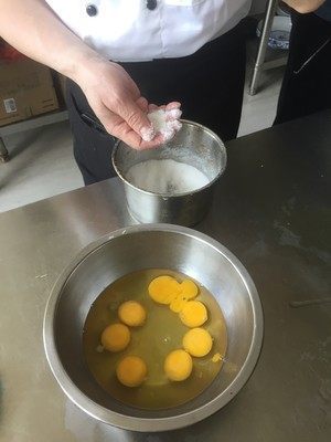 味道|卖了十几年鸡蛋饼的爷爷,做的饼又香又嫩,特好吃,味道堪称一绝