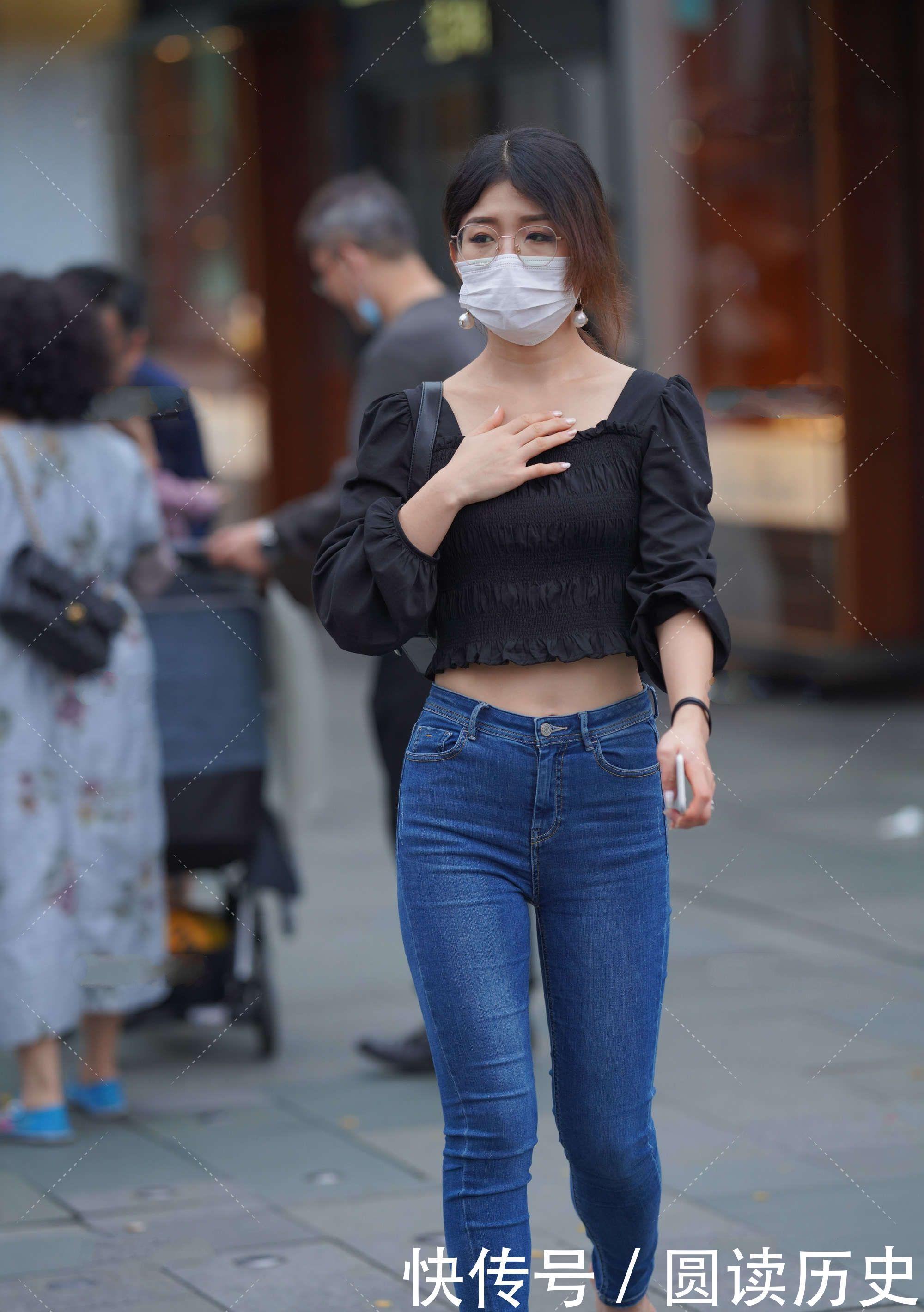 腿型|黑色方领上衣搭配高腰牛仔裤，时尚大方，气质十足