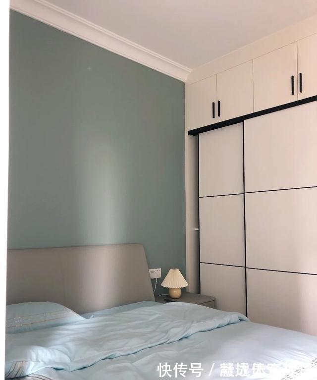 阳台上|她家不吊顶,只走石膏线,墙面不造型,只刷乳胶漆,太简洁耐看了