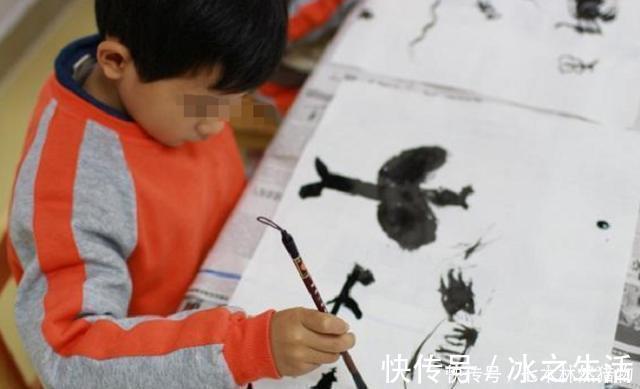 微缩模型|幼儿园老师让画妈妈睡觉的样子,看清孩子们的画,妈妈想打人