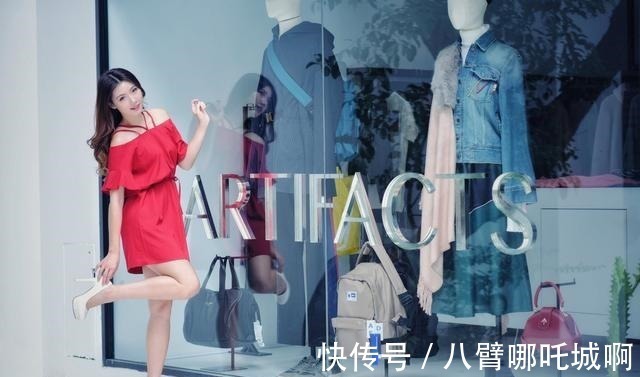 版型 红色的一字肩连衣裙,尽显优雅知性的女人味