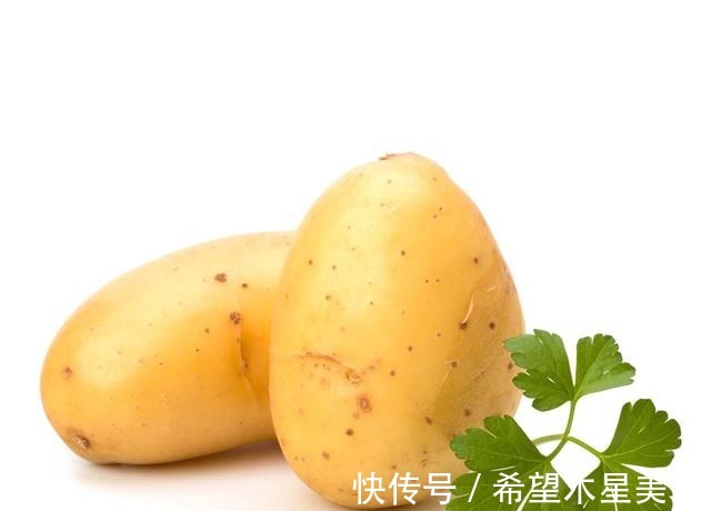 做地三鲜多加一个步骤，即不油腻，又香又下饭，简单易做！