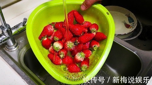 清洗草莓一定不要只用清水，懂的人还不多，我也是刚刚知道
