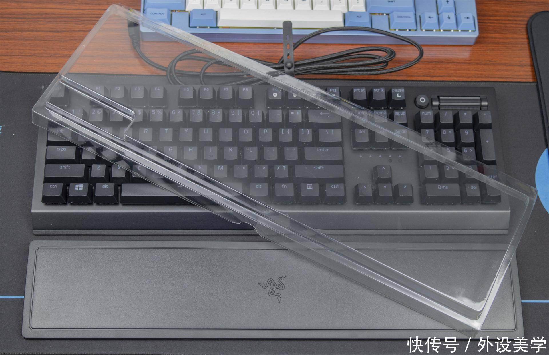 雷蛇|以灯之名,传奇再续:雷蛇黑寡妇 V3 绿轴版开箱
