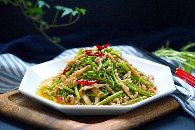 它被誉为“春蔬皇后”，口感清新,做法简单，味道棒棒哒！