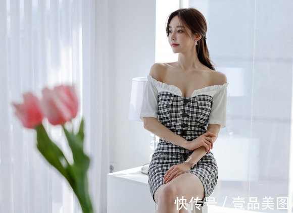 时尚搭配|女神孙允珠的时尚搭配:竖扣灯笼花蕾波纹格纹包臀裙