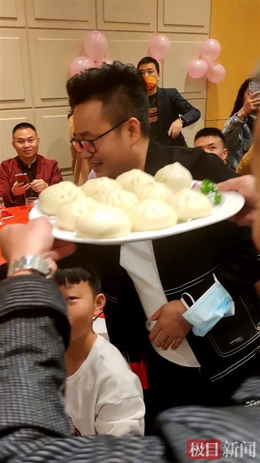 孫海洋深圳設(shè)宴感謝社會(huì)，將親手做的包子端上宴席