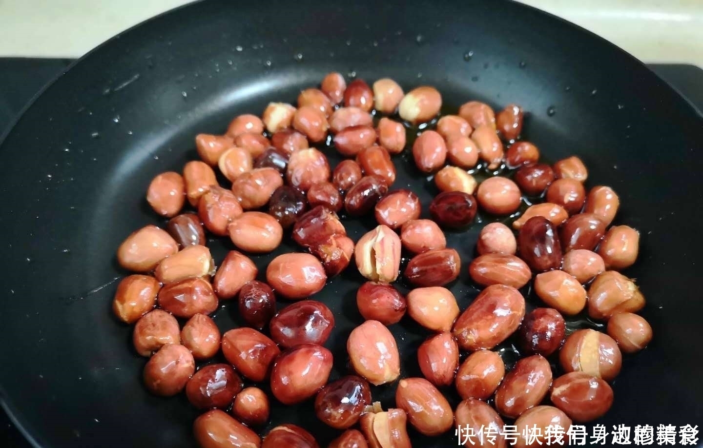 凉拌黄瓜时,直接拌是大错特错的,少了这一步黄瓜不脆,更不入味