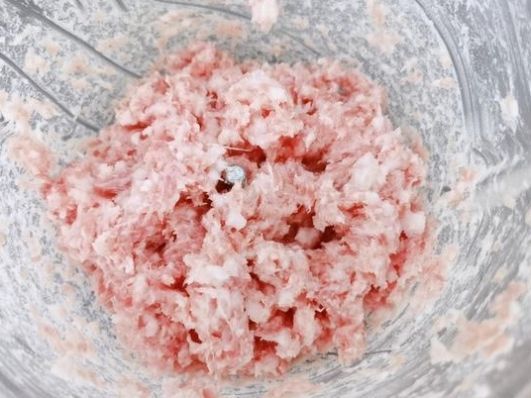 调饺子馅时,切记这2个要点,很多人不知道,难怪饺子不鲜也不香