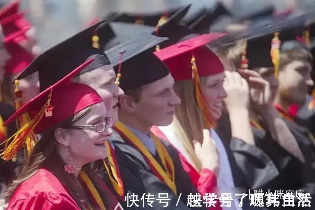 多胞胎|一胎生“一窝”是种什么体验?七胞胎一天用52片尿布,喝42瓶奶粉