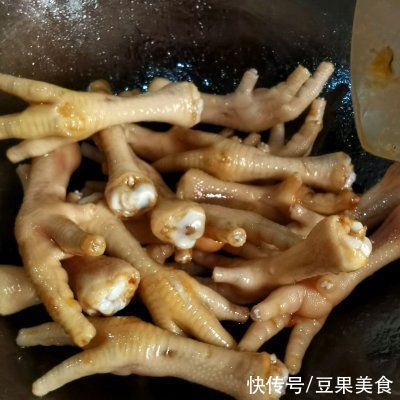  五步搞定红烧鸡爪，色香味俱全，健康美味都可以当零食吃