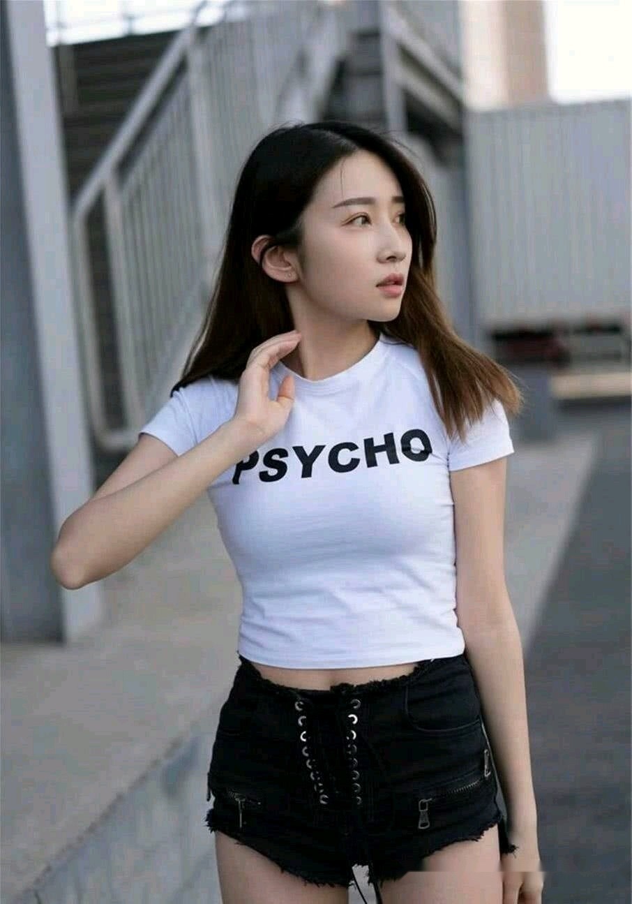 超级|黑色时尚牛仔热裤,超级性感又有料!