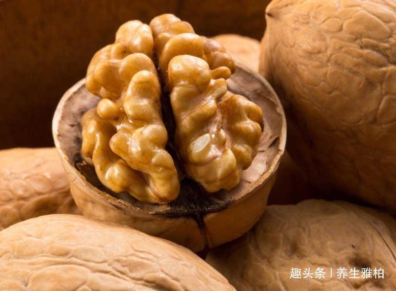 皮肤状态|女性不愿肚子鼓鼓，常吃4种食物，排除身体垃圾毒素，皮肤状态好