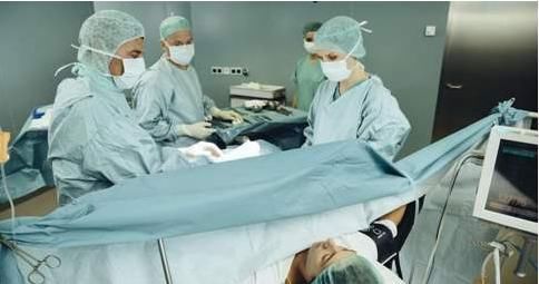 模型演示女人顺产全过程,让准爸爸了解妻子的辛苦与危险