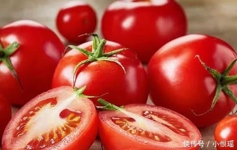西红柿“红皮的好”还是“粉皮的好”?果农给出答案,别再买错了