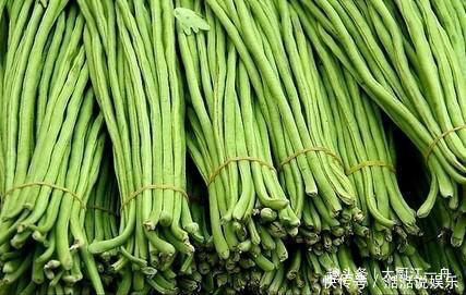  在家|想吃酸豆角不用买，80岁的奶奶教你在家做，简单一做，酸脆又开胃