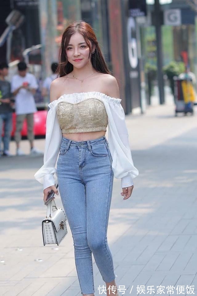 丰润|近看丰润的牛仔裤美女,增强了气场,质感十足