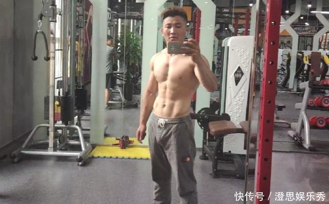 卧推|一个不练腿的健身人,N多年后,他会练成什么样子?