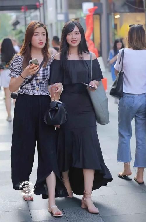 颜色 文艺清新的连衣裙装扮低调不失高贵,如花美眷神采迷人,青春阳光