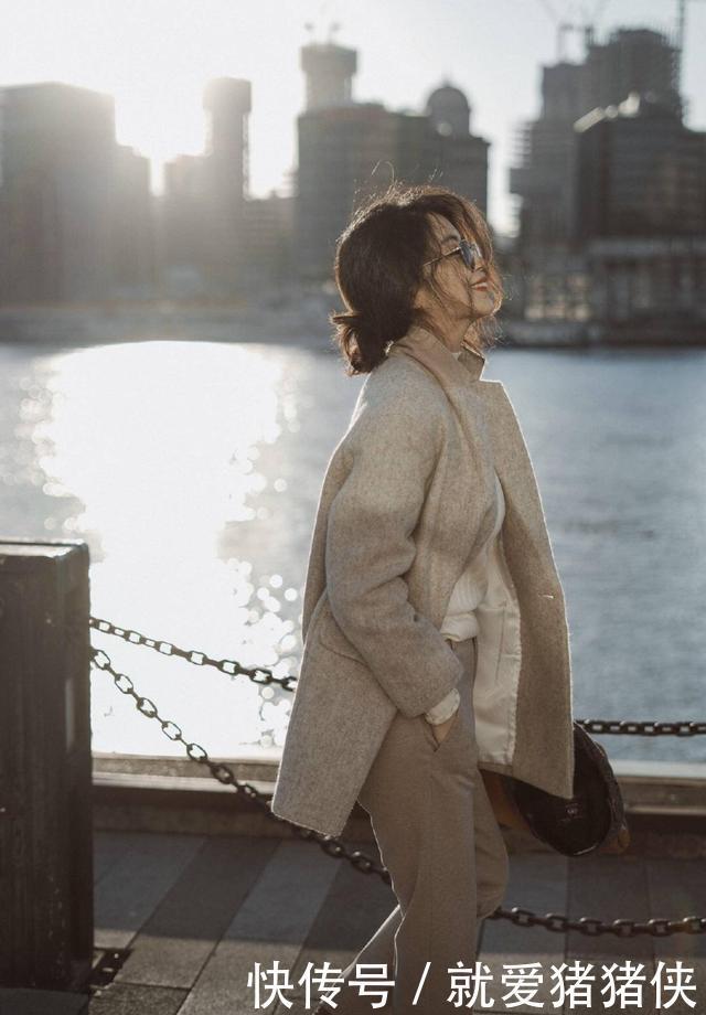 三木|三木的初冬新装真美,毛呢大衣配“牛奶裤”,色调搭配看着真舒服