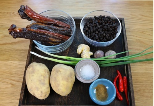 家常菜|这是一道非常有味道的家常菜,很多人不敢吃,但更多人非吃不可